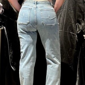 BY EGREIS DISTRESSED SIDE SLIT JEANS